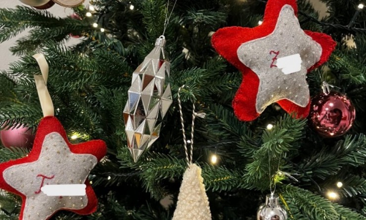 Zapis prostovoljke Brede: Decembrsko prostovoljstvo – ko se šivajo darila in odnosi