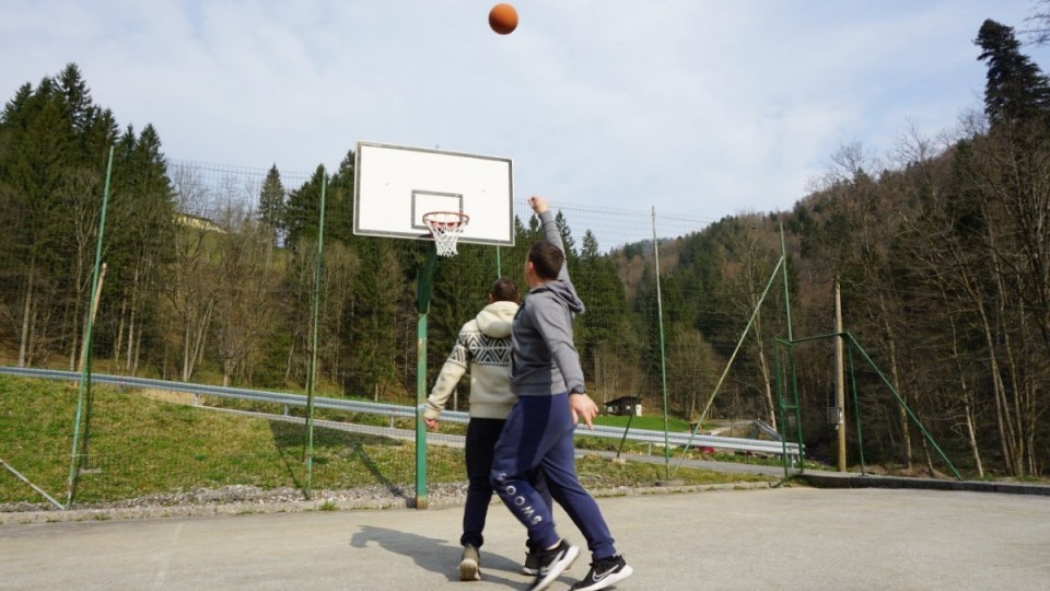 Nova mrežica, novi meti na koš v Terapevtski skupnosti v Sopotnici