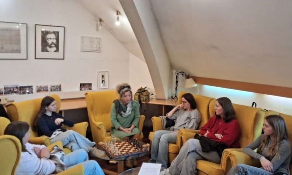 30. Živa knjižnica v Novem mestu: prostor za pogovor, razumevanje in razbijanje predsodkov
